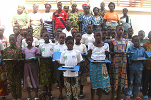 Remise de kits de composition aux candidats